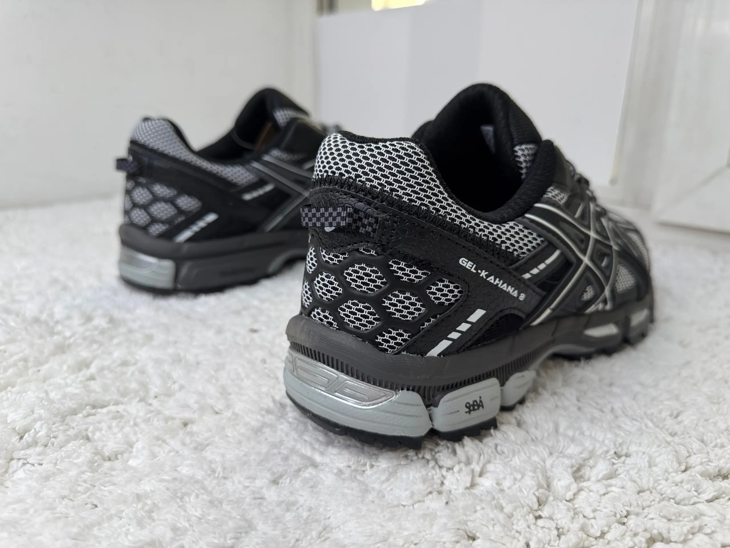 Asics Gel Kahana 8 черные с серым