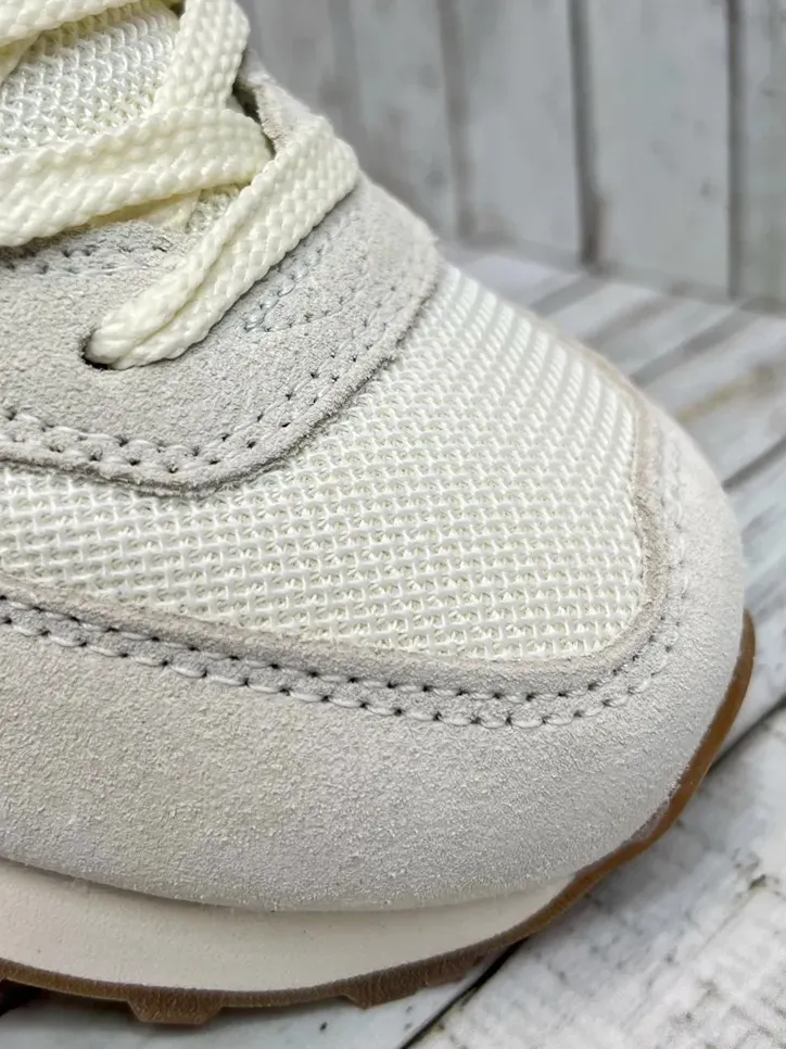 Кроссовки New Balance 574  бежевые с голубым