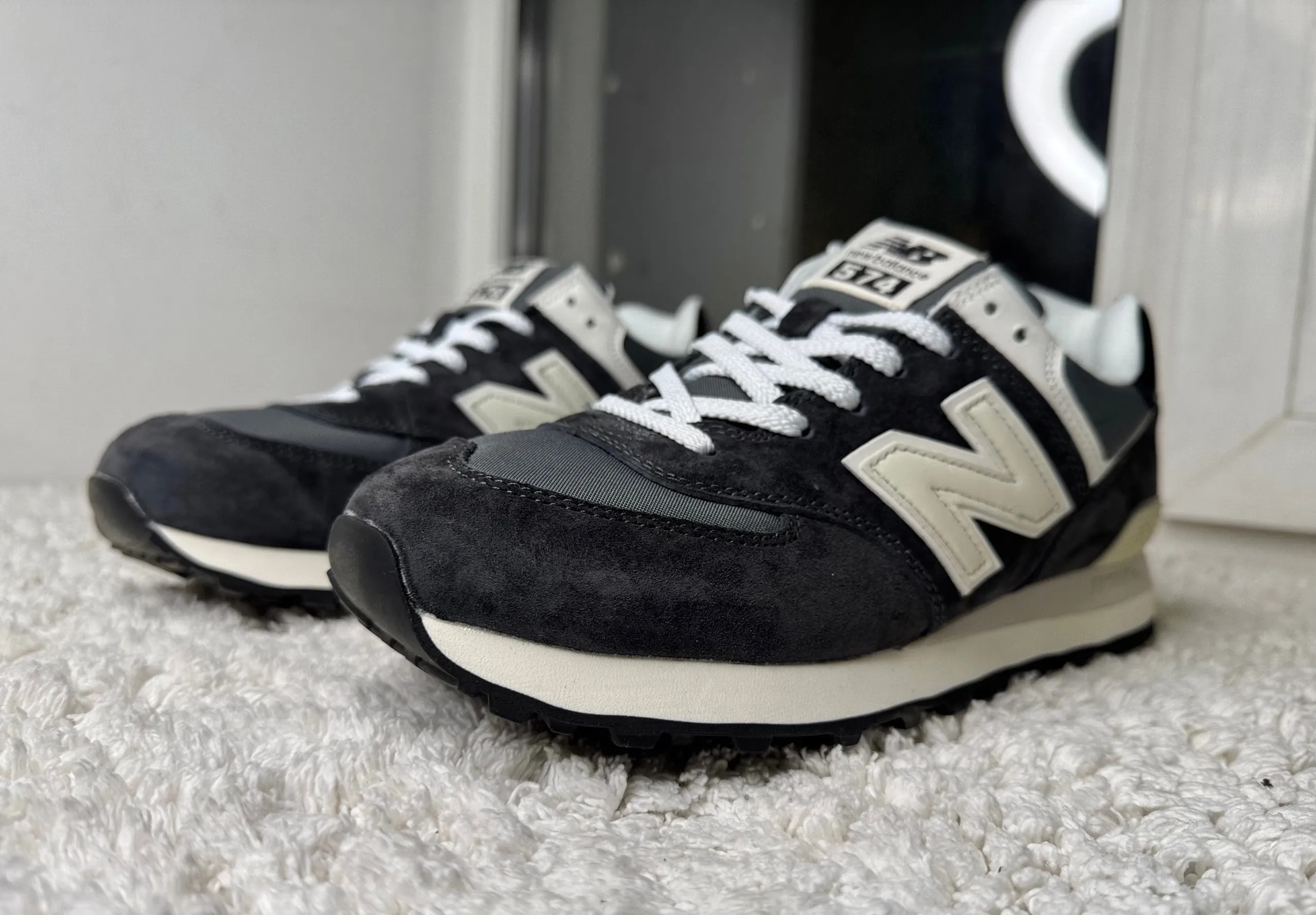 New Balance 574 темно-серые с белым Эндорфин