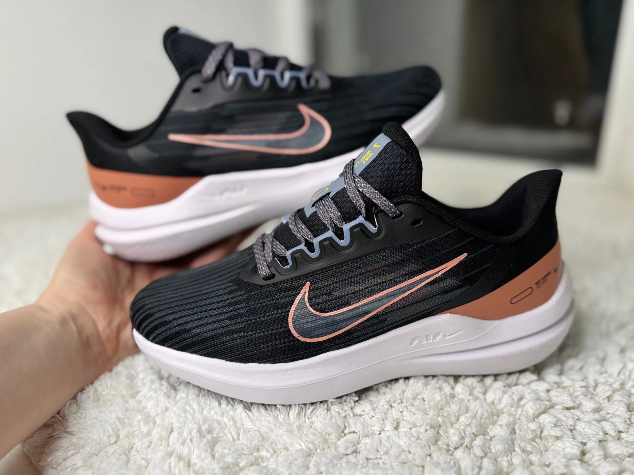 Nike Air Winflo 9 черные с персиковым