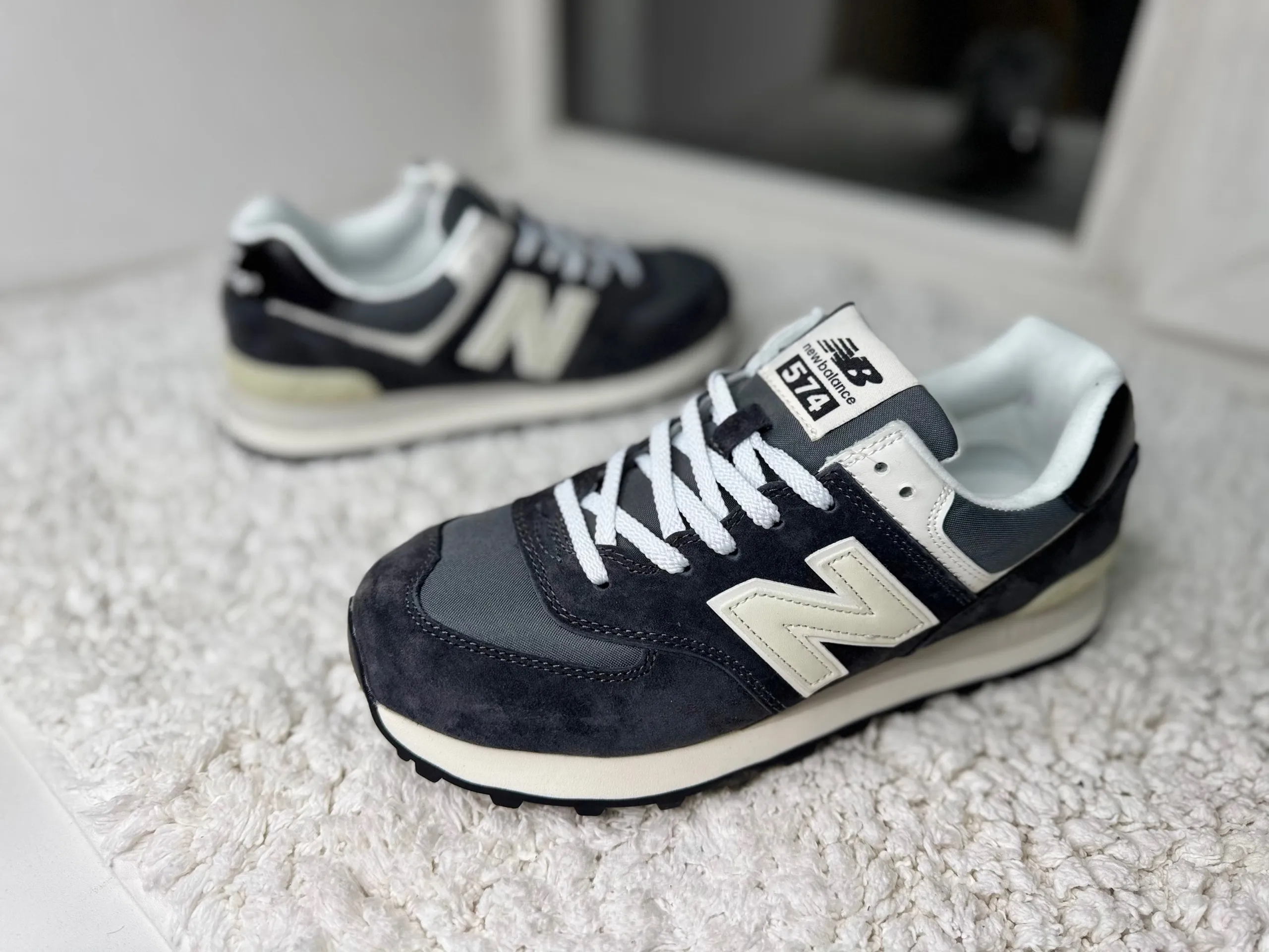 New Balance 574 темно-серые с белым Эндорфин