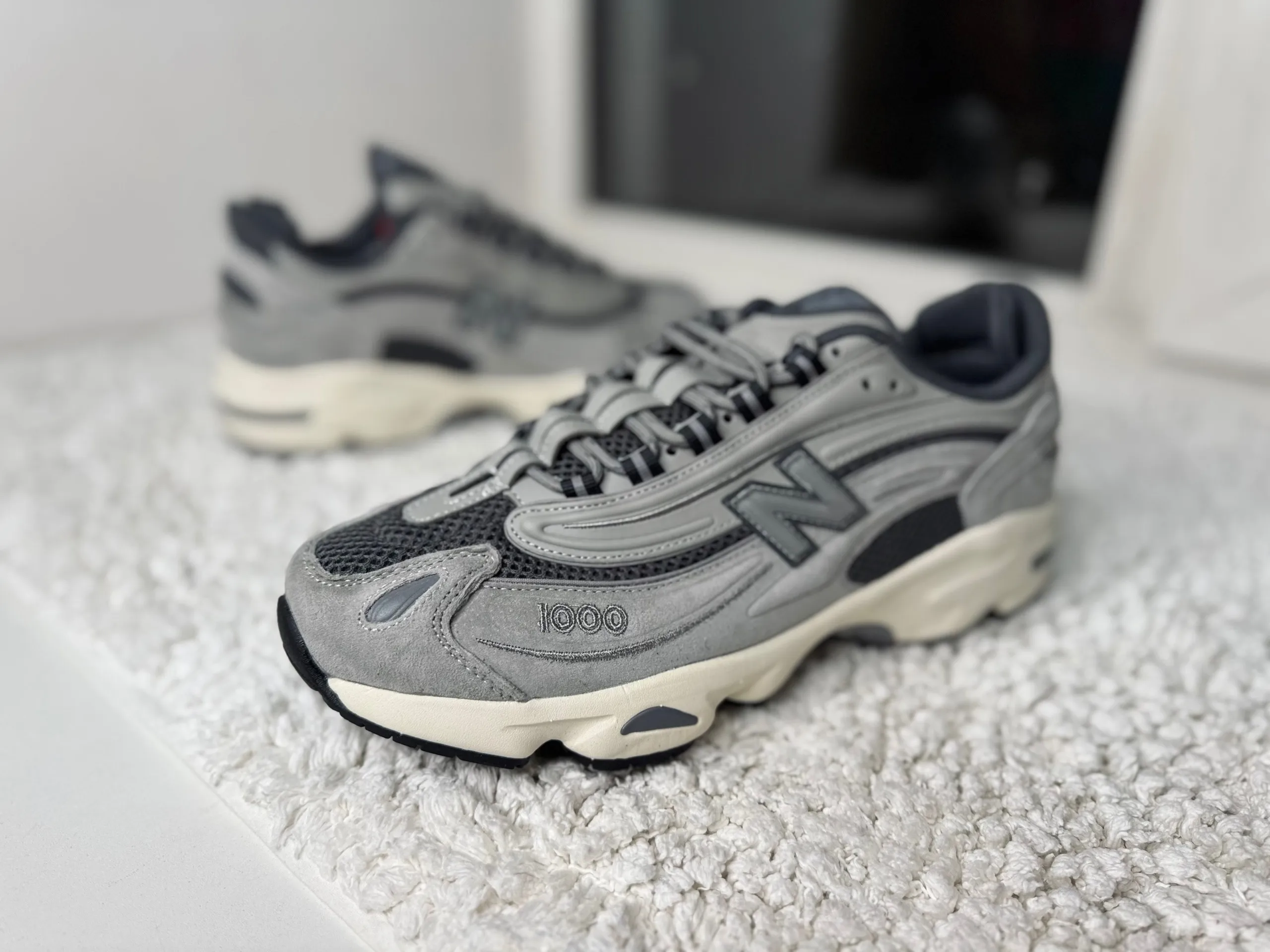 New Balance 1000 цвет серый