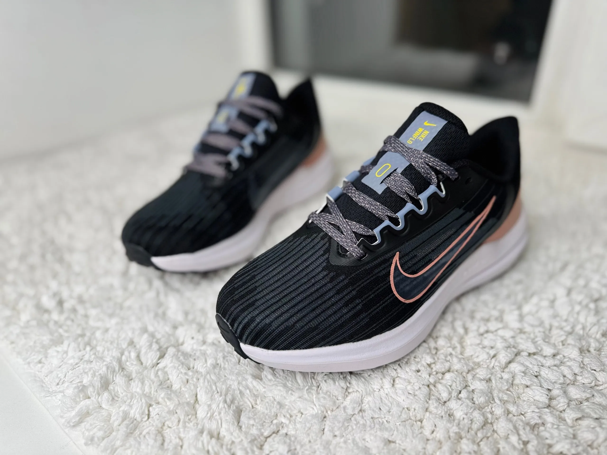 Nike Air Winflo 9 черные с персиковым