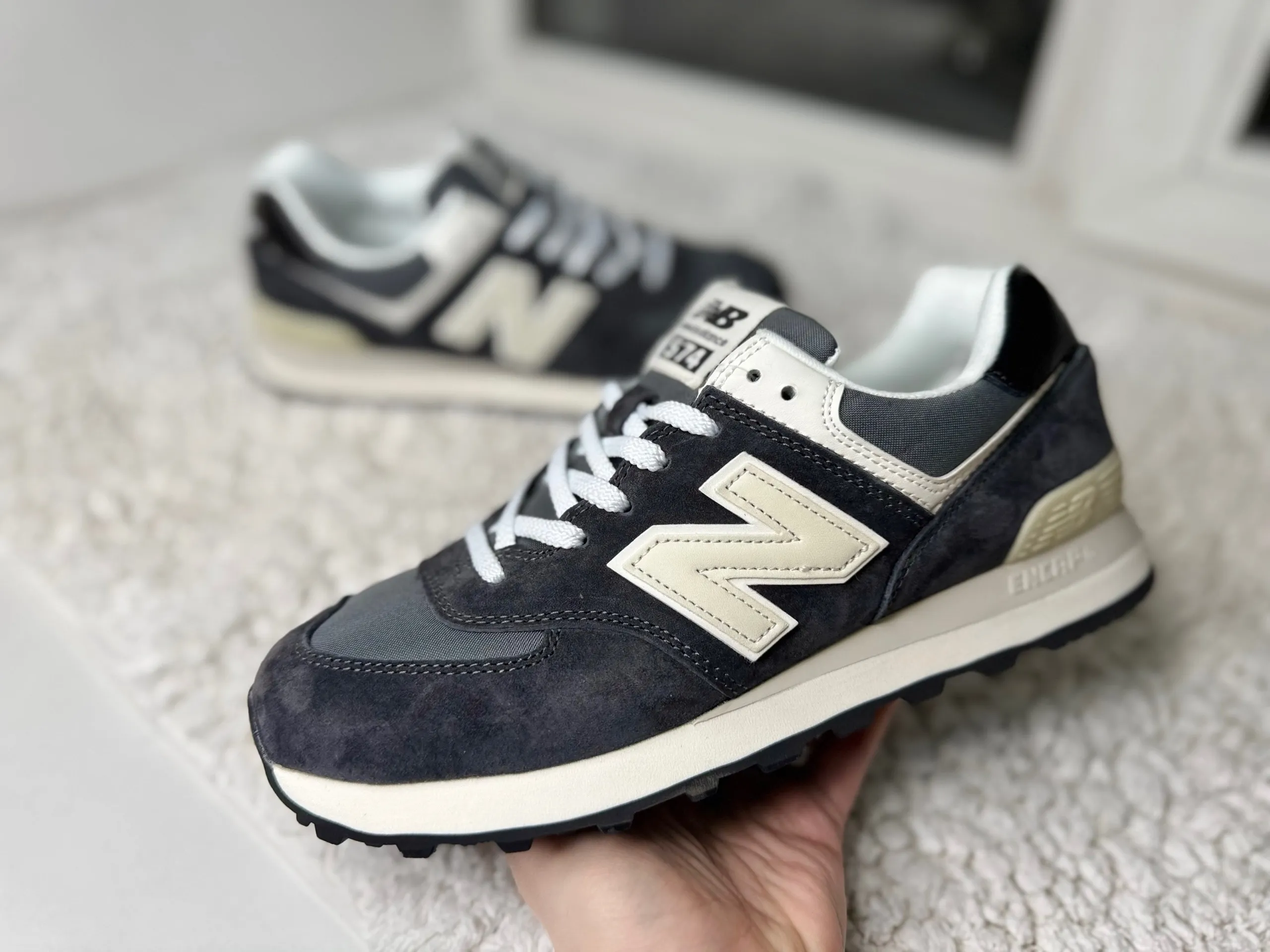 New Balance 574 темно-серые с белым