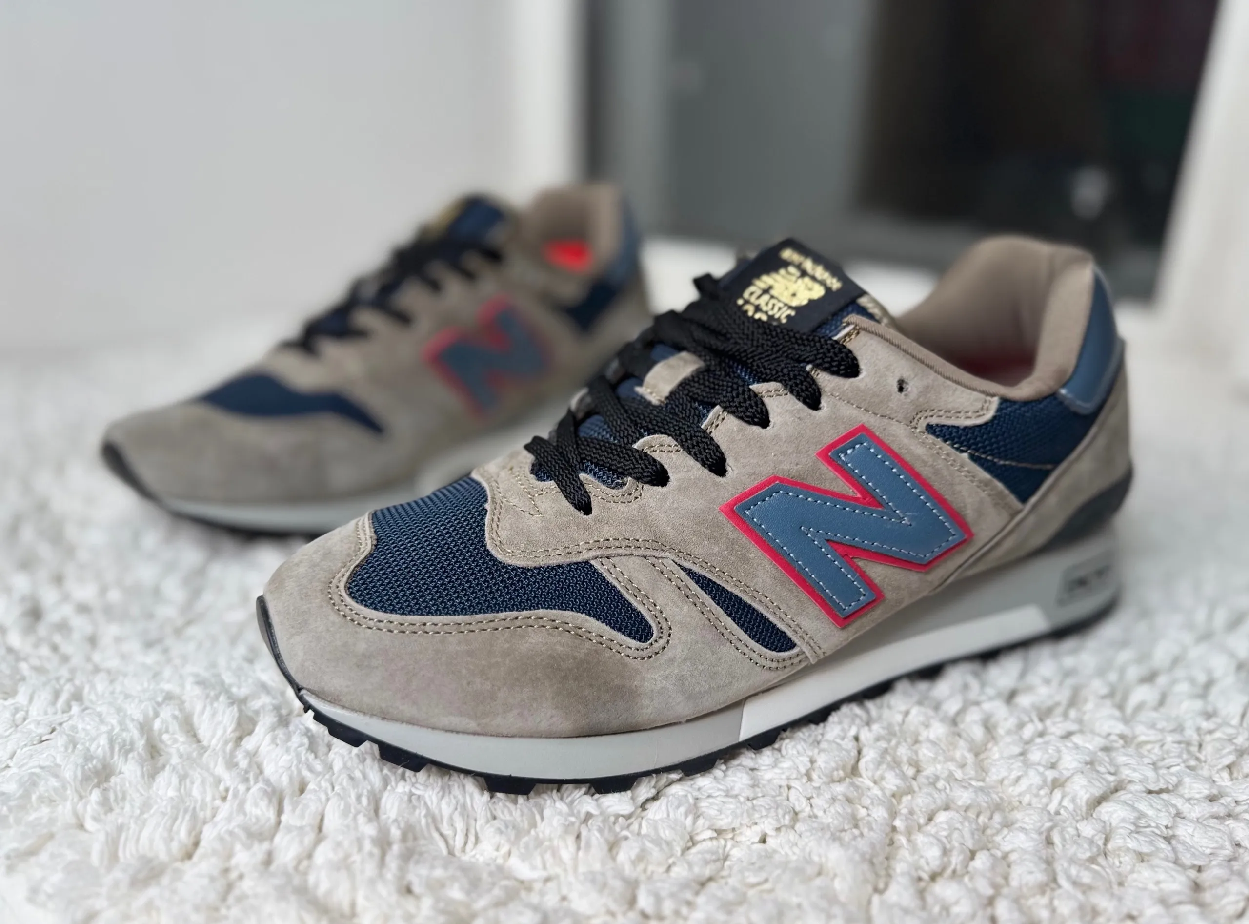 New Balance 1300 бежевые с красным
