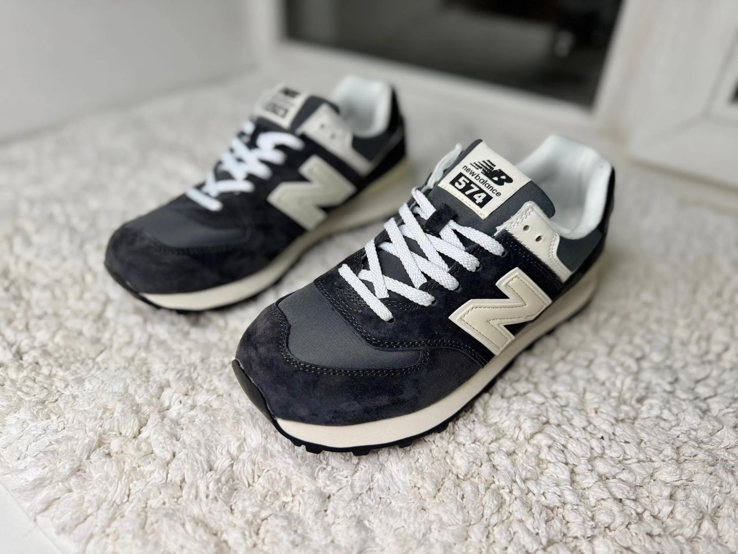New Balance 574 темно-серые с белым Эндорфин