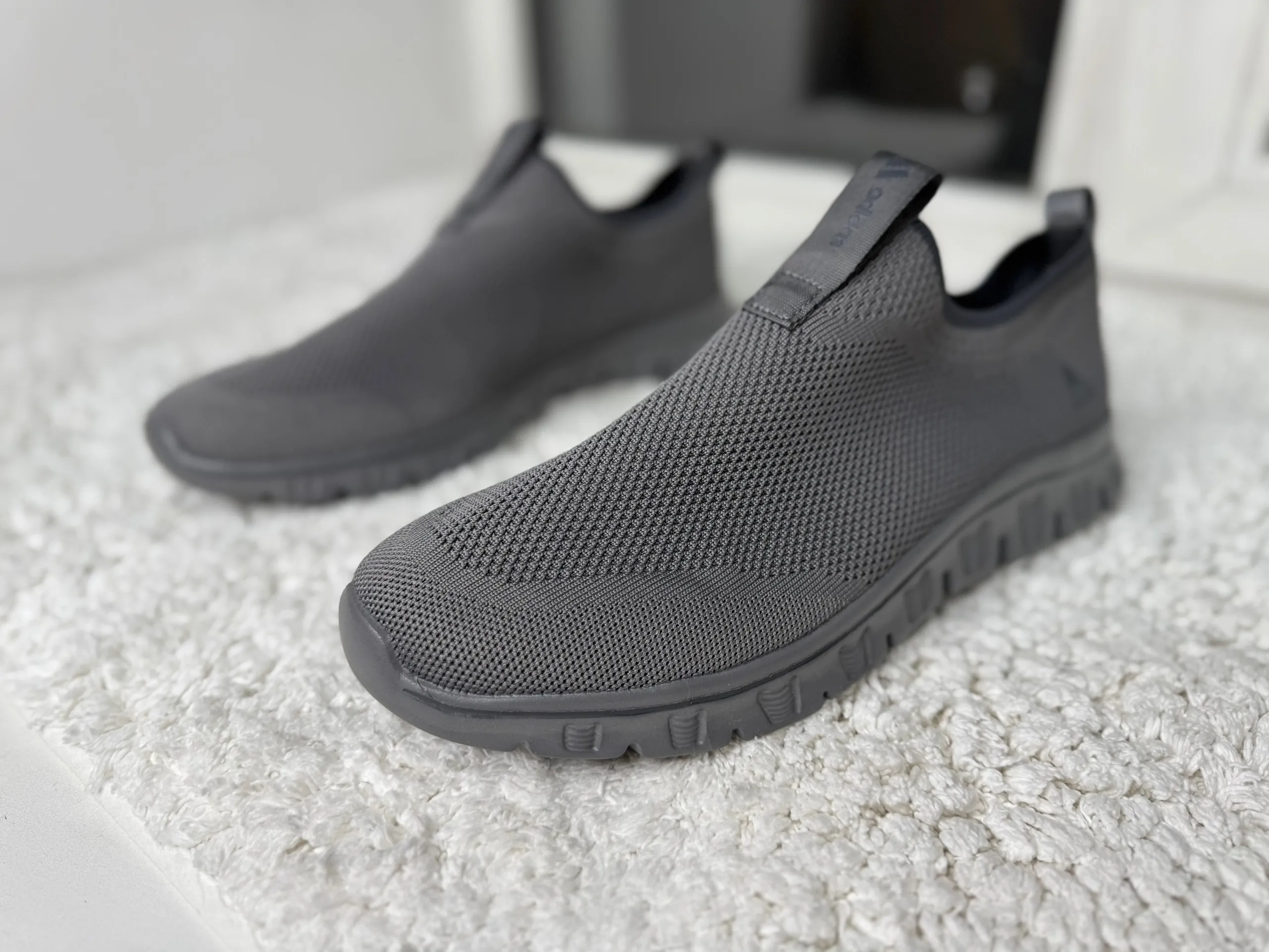 Adidas серые летние без шнурков