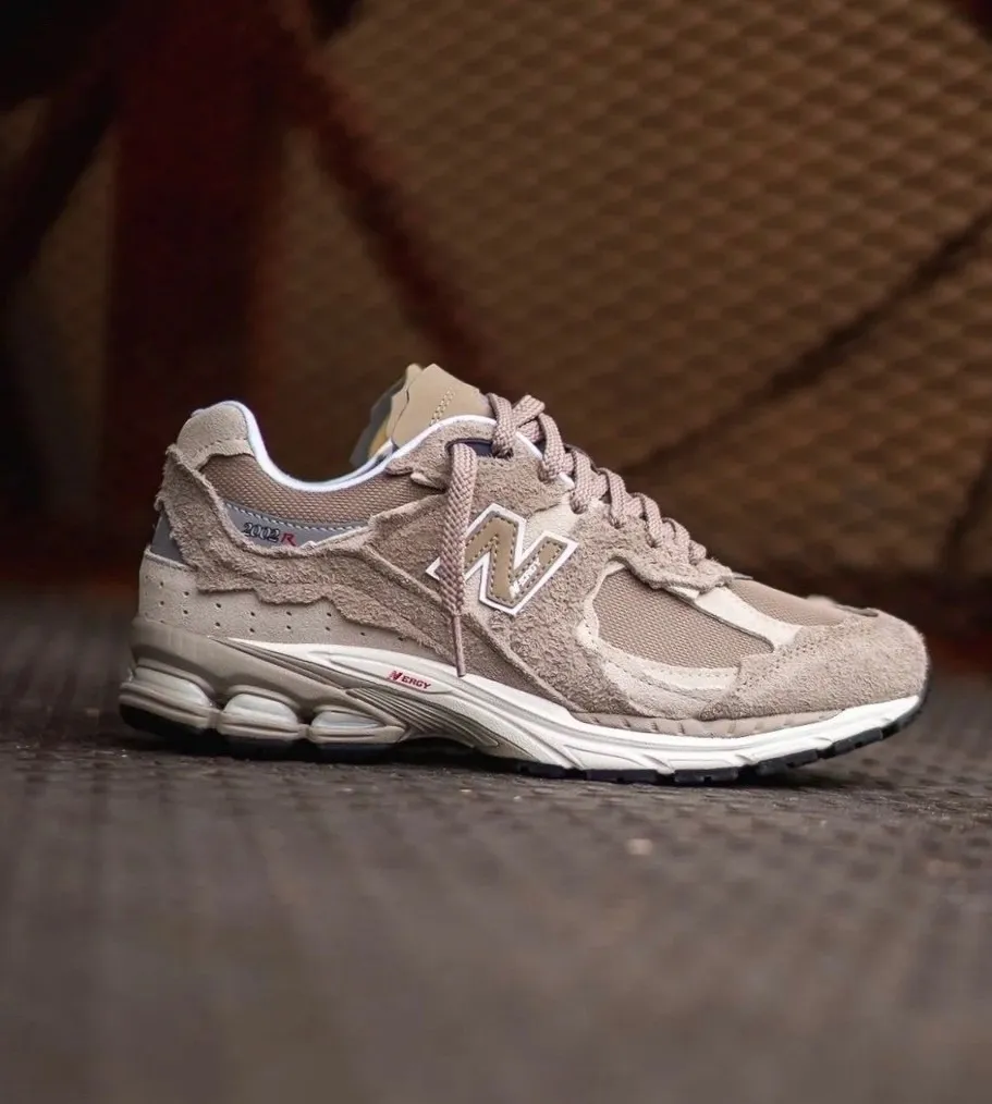 New Balance 2002R бежевые