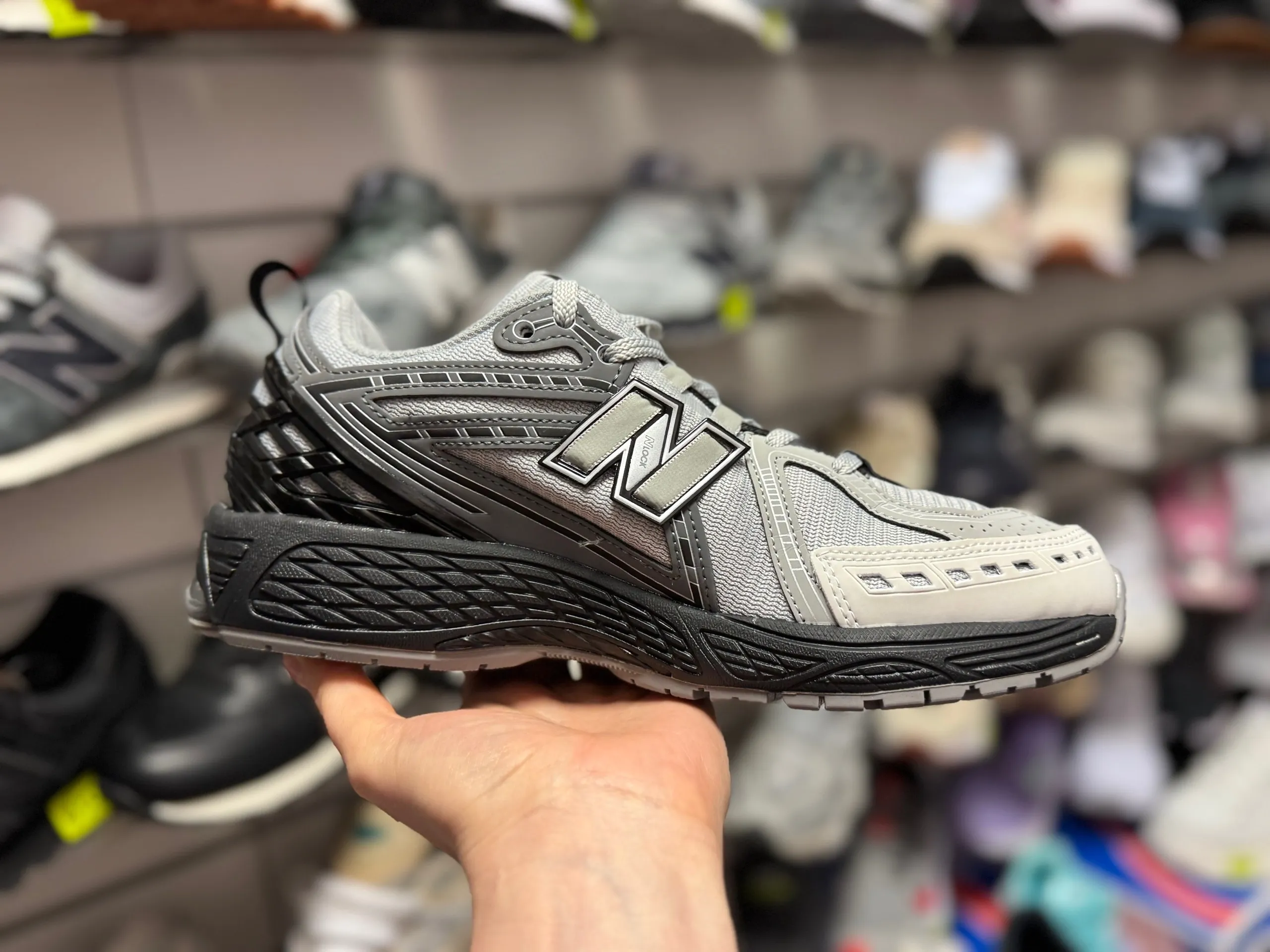 New Balance 1906 R черные с серым