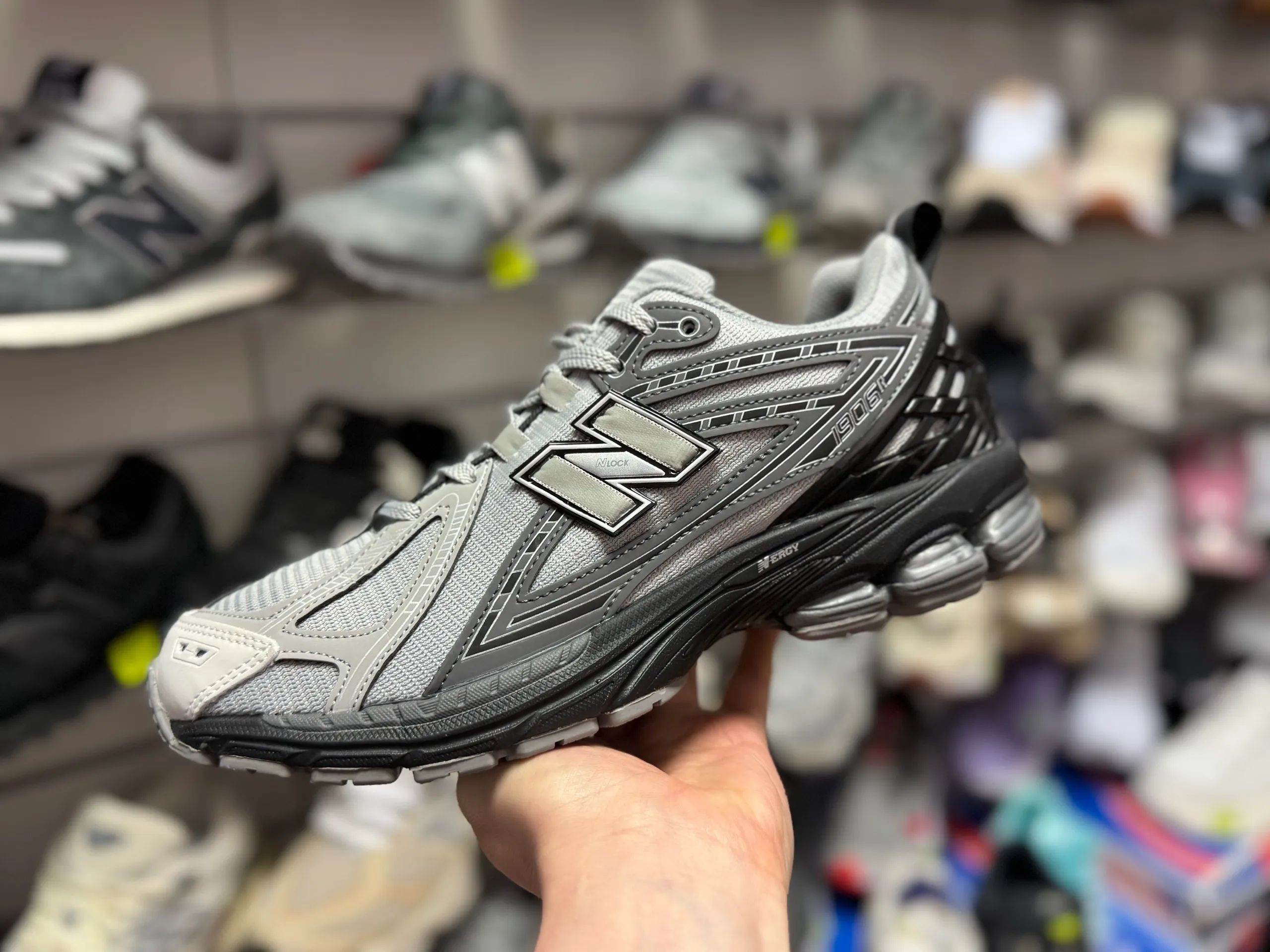 New Balance 1906 R черные с серым
