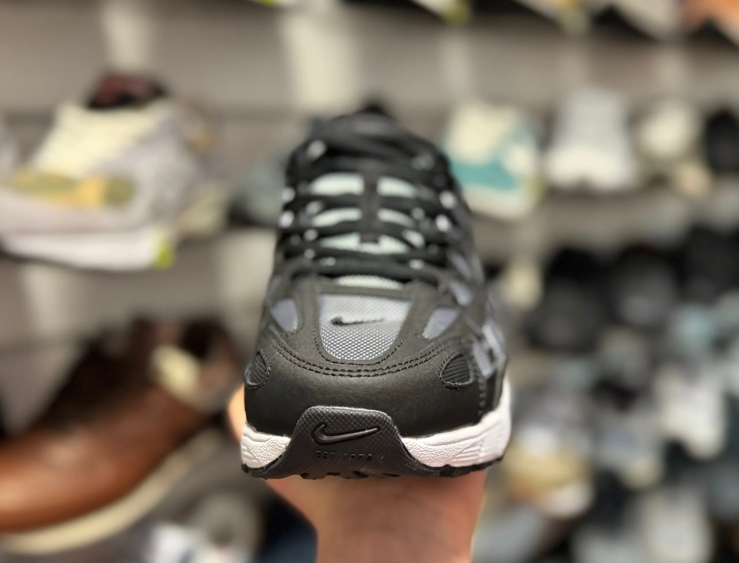 Nike P-6000 черные с белым