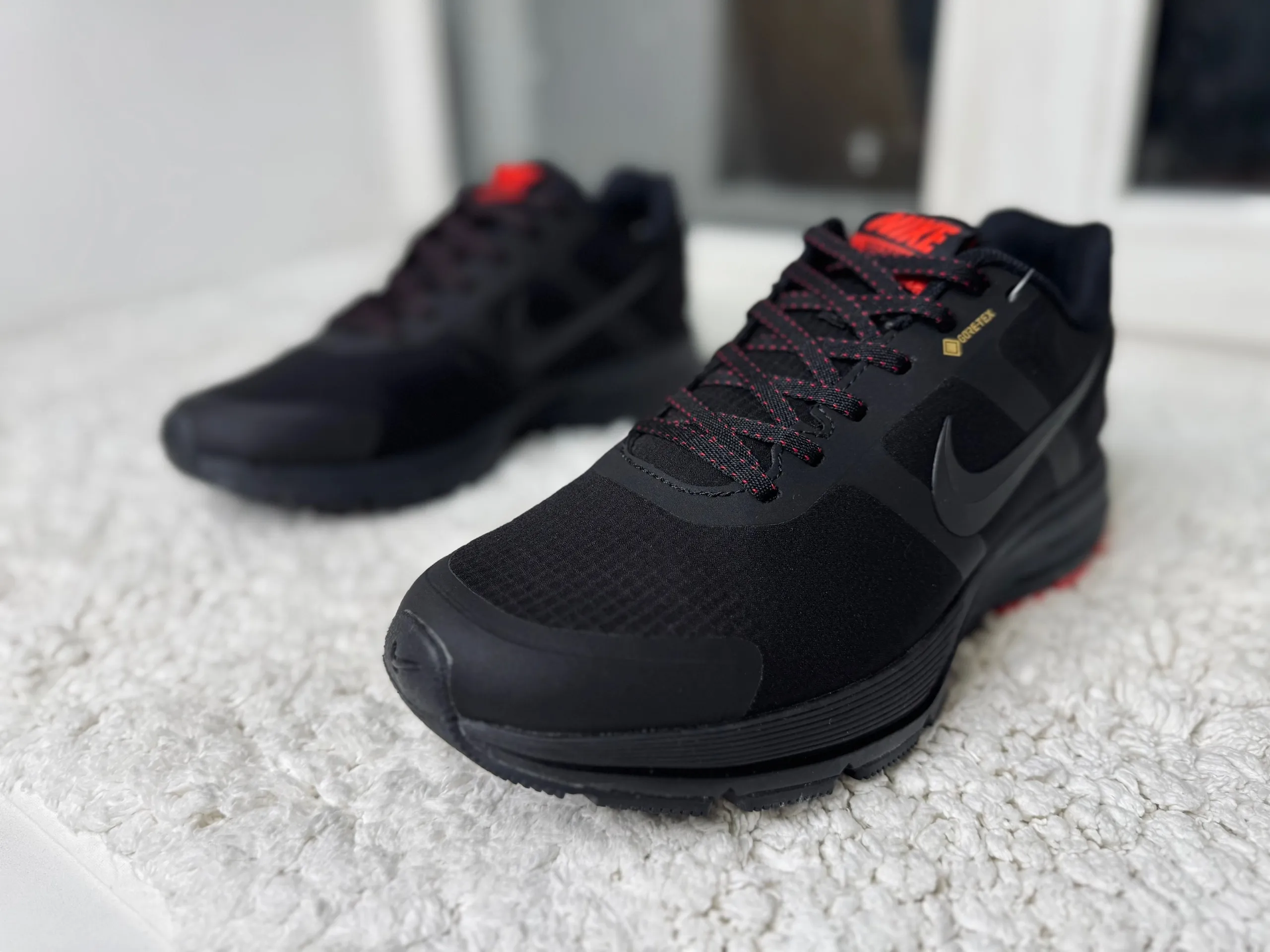 Nike Air Pegasus Gore tex черные с красным