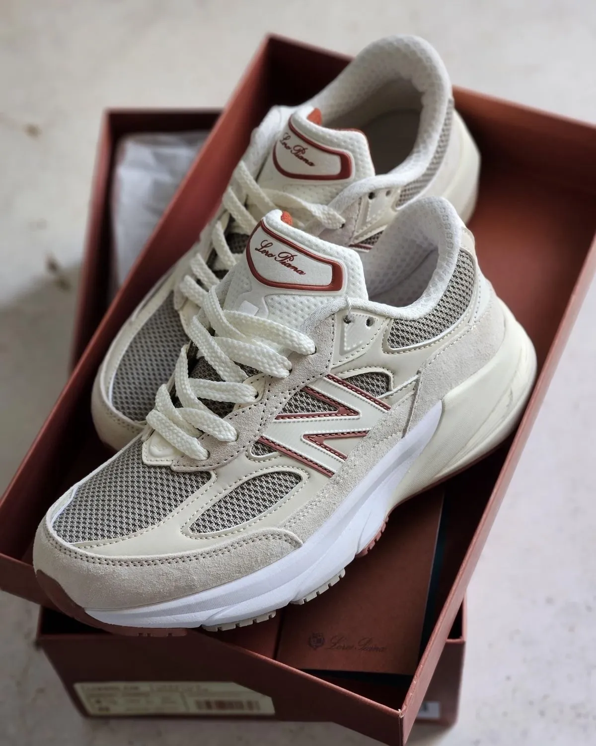 New Balance 990 v6 бежевые Loro Piana