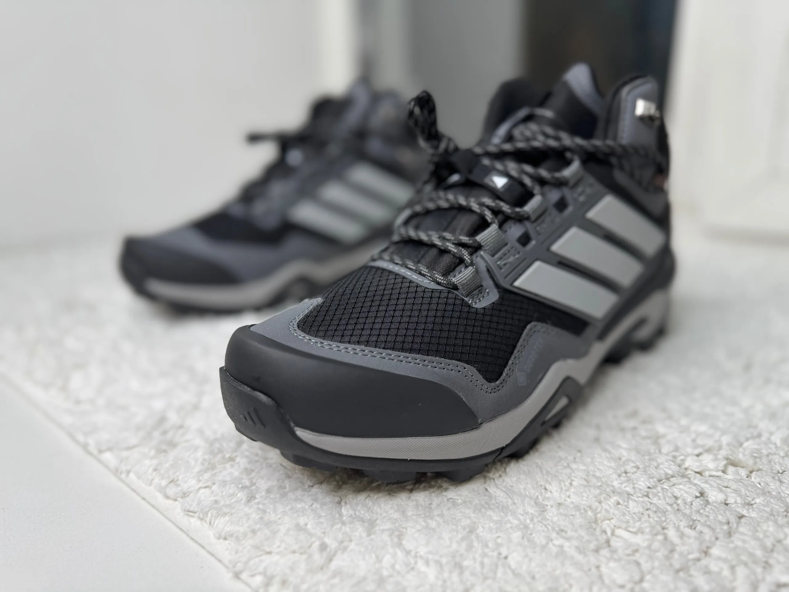 Adidas Terrex Gore tex черные с серым зимние высокие Goretex Adidas Terrex Gore tex черные с серым зимние высокие Goretex