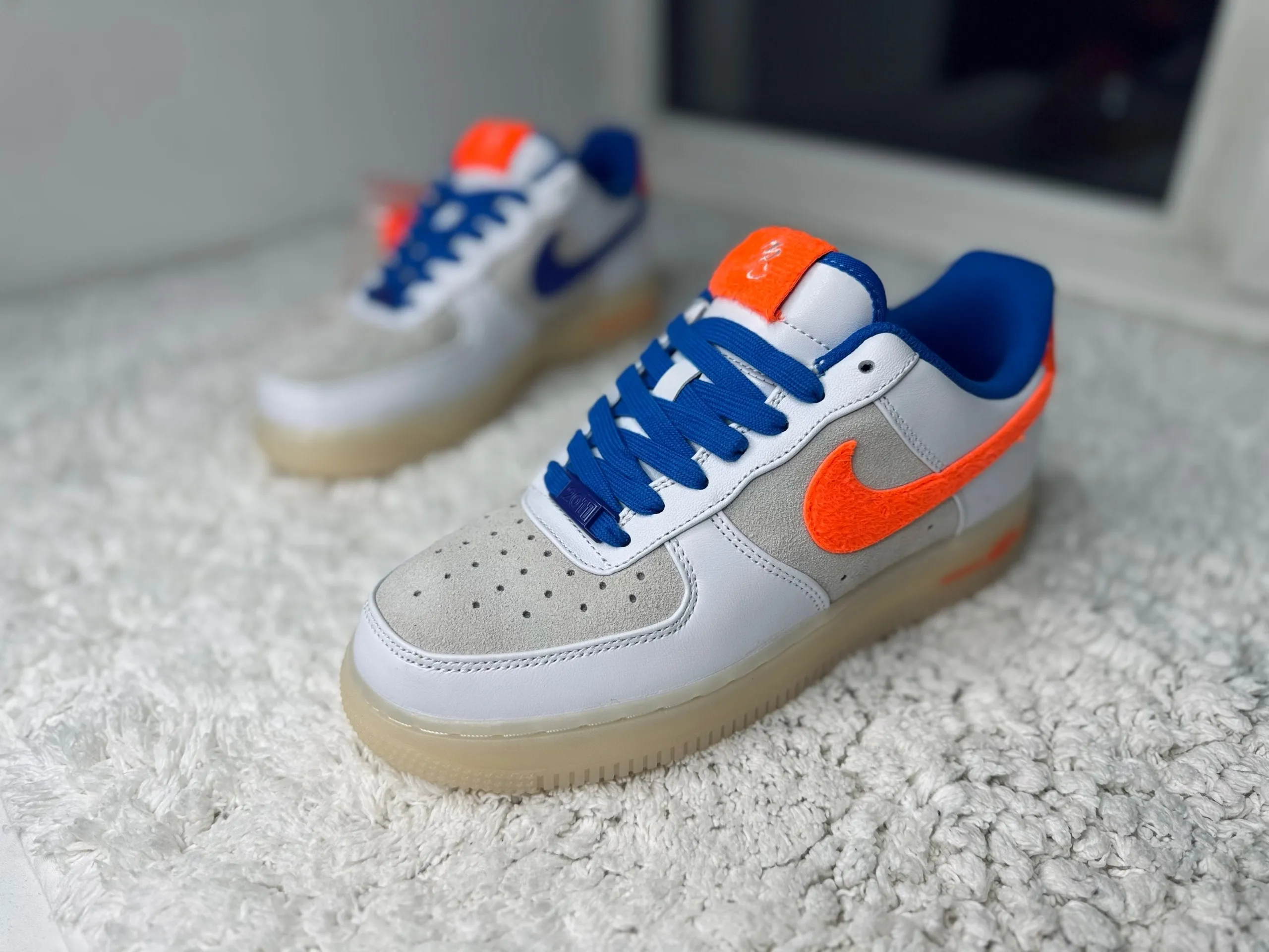 Nike Air Force Low белые с оранжевым с синим