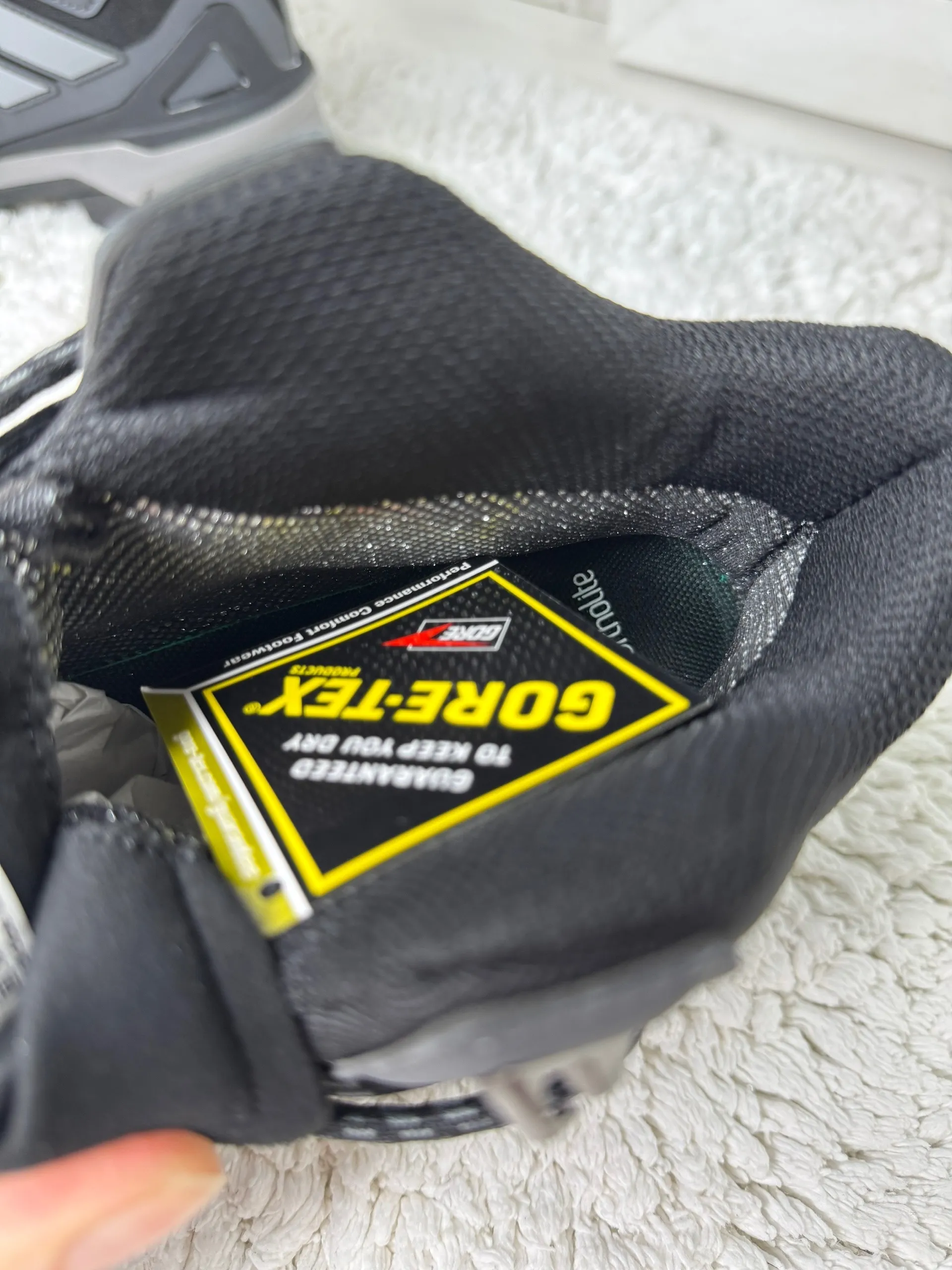 Adidas Terrex Gore tex черные с серым зимние высокие Goretex Adidas Terrex Gore tex черные с серым зимние высокие Goretex