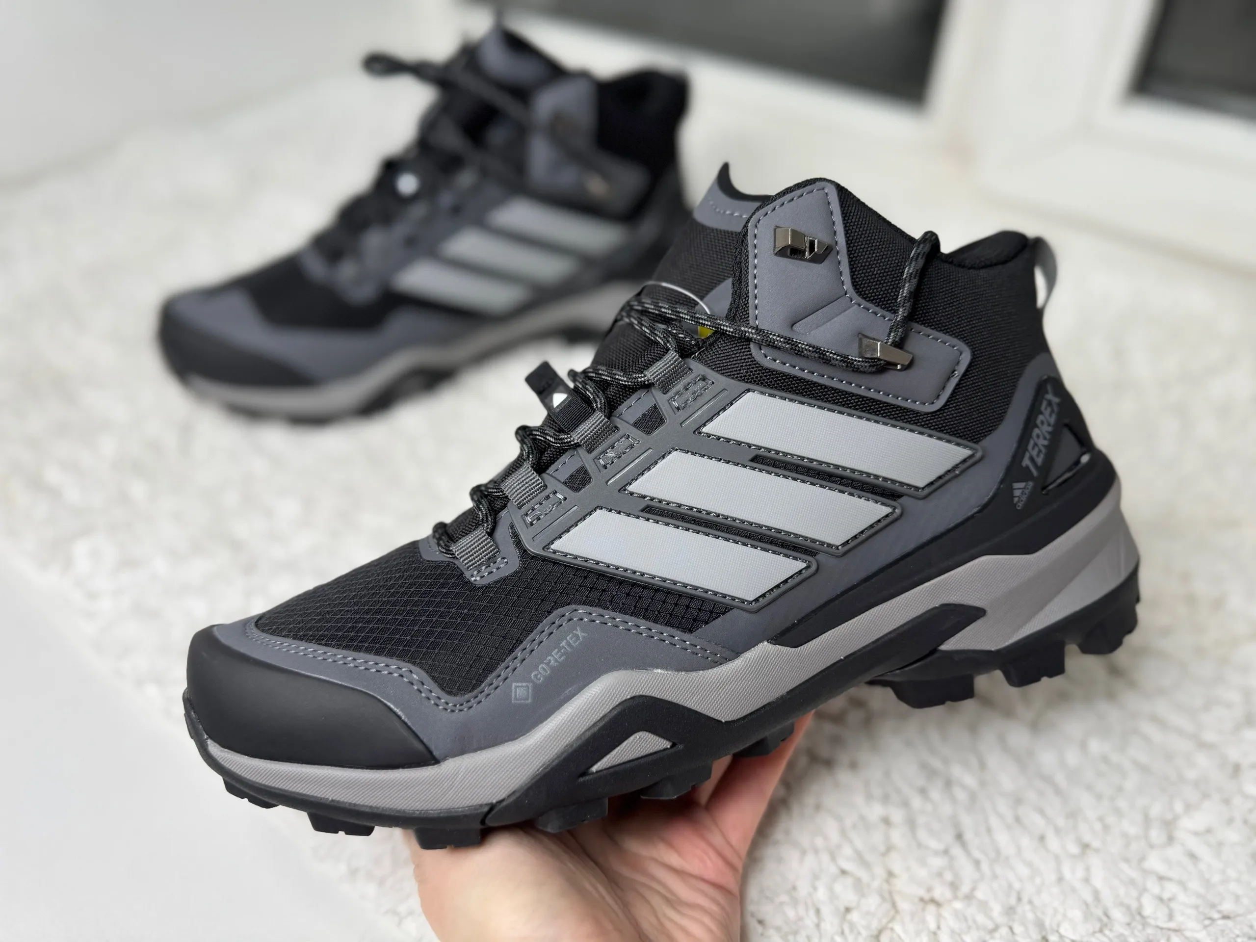 Adidas Terrex Gore tex черные с серым зимние высокие Goretex Adidas Terrex Gore tex черные с серым зимние высокие Goretex