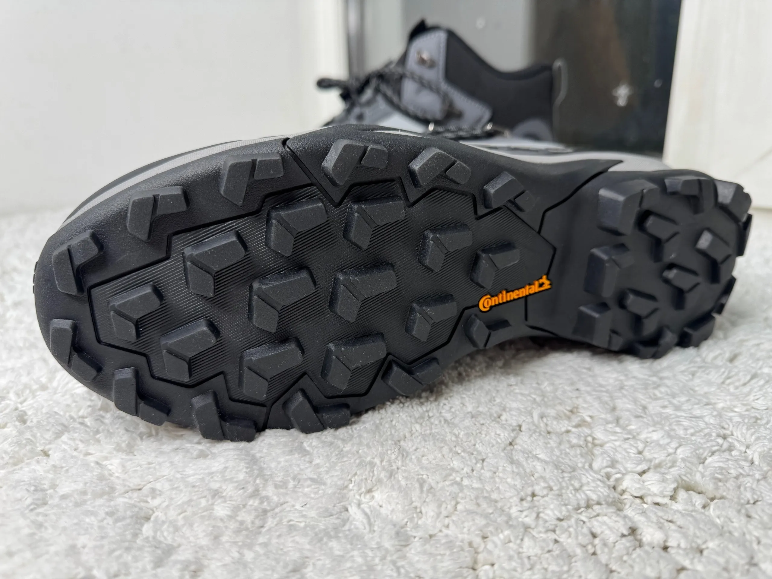 Adidas Terrex Gore tex черные с серым зимние высокие Goretex Adidas Terrex Gore tex черные с серым зимние высокие Goretex