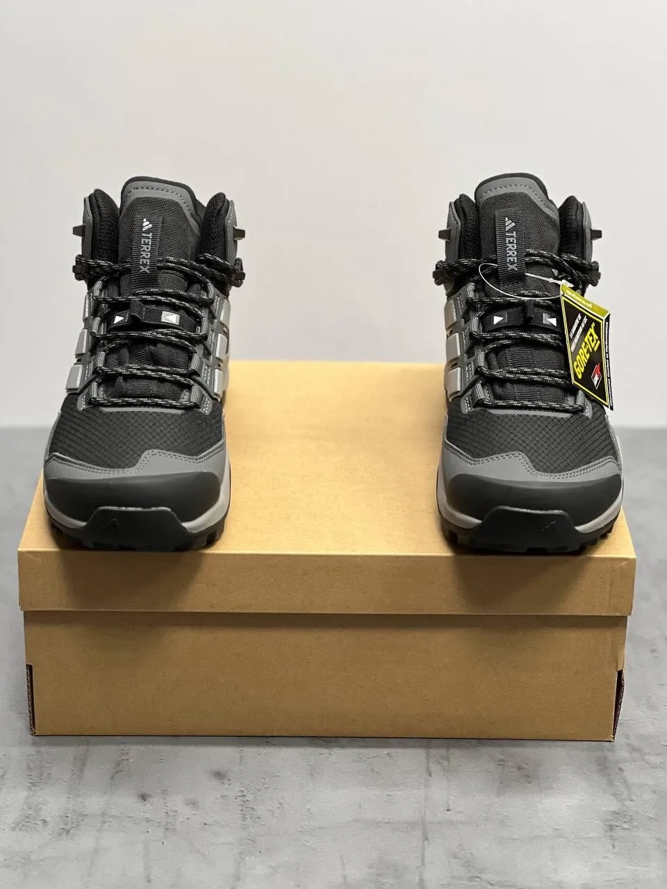 Adidas Terrex Goretex черные с серым зимние высокие Goretex Adidas Terrex Goretex черные с серым зимние высокие Goretex