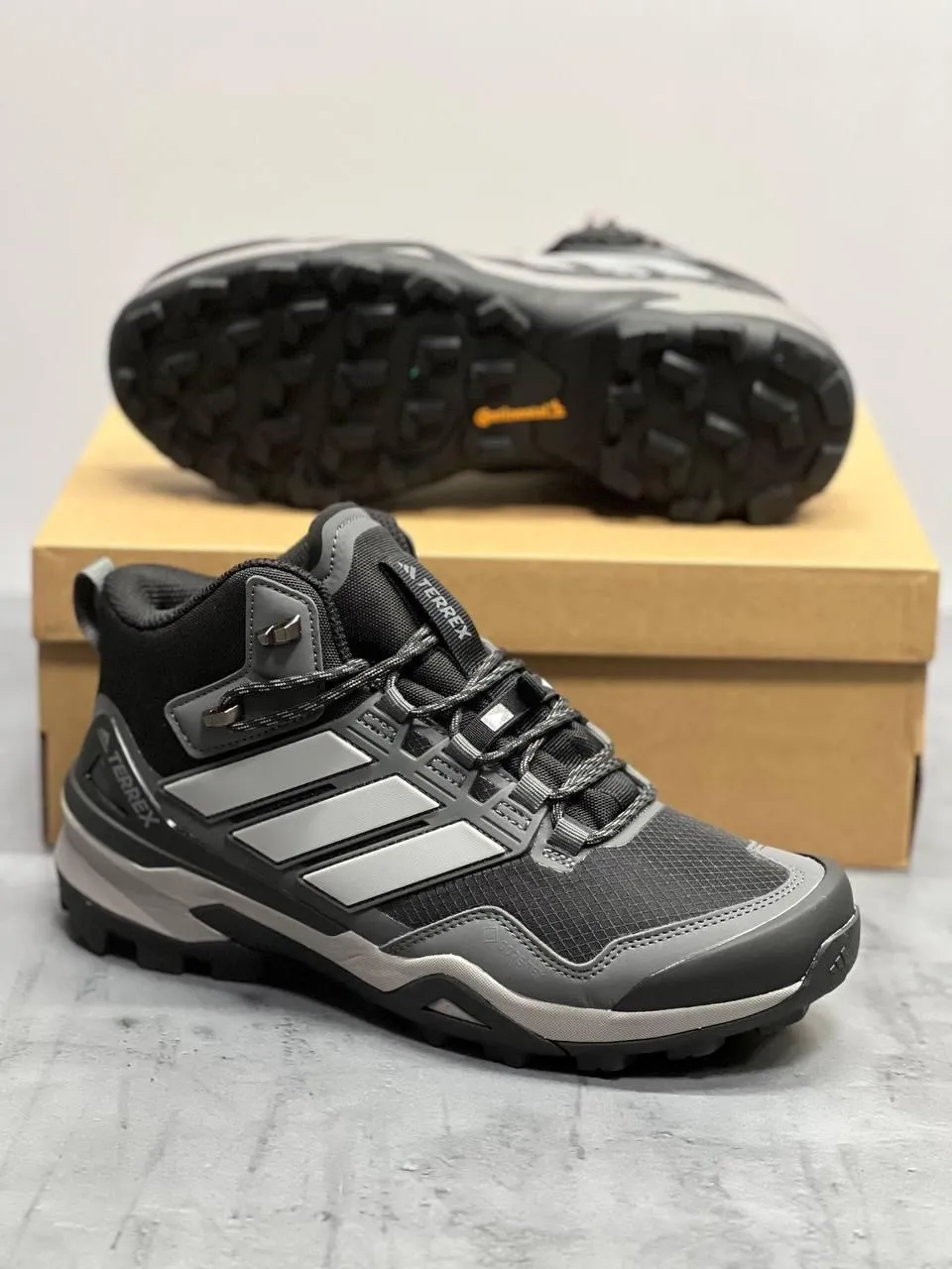 Adidas Terrex Goretex черные с серым зимние высокие Goretex Adidas Terrex Goretex черные с серым зимние высокие Goretex