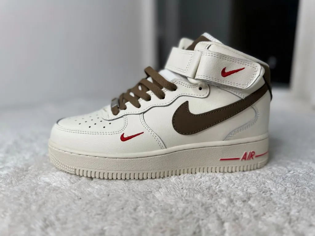 Nike Air Force LV8 бежевые с мехом