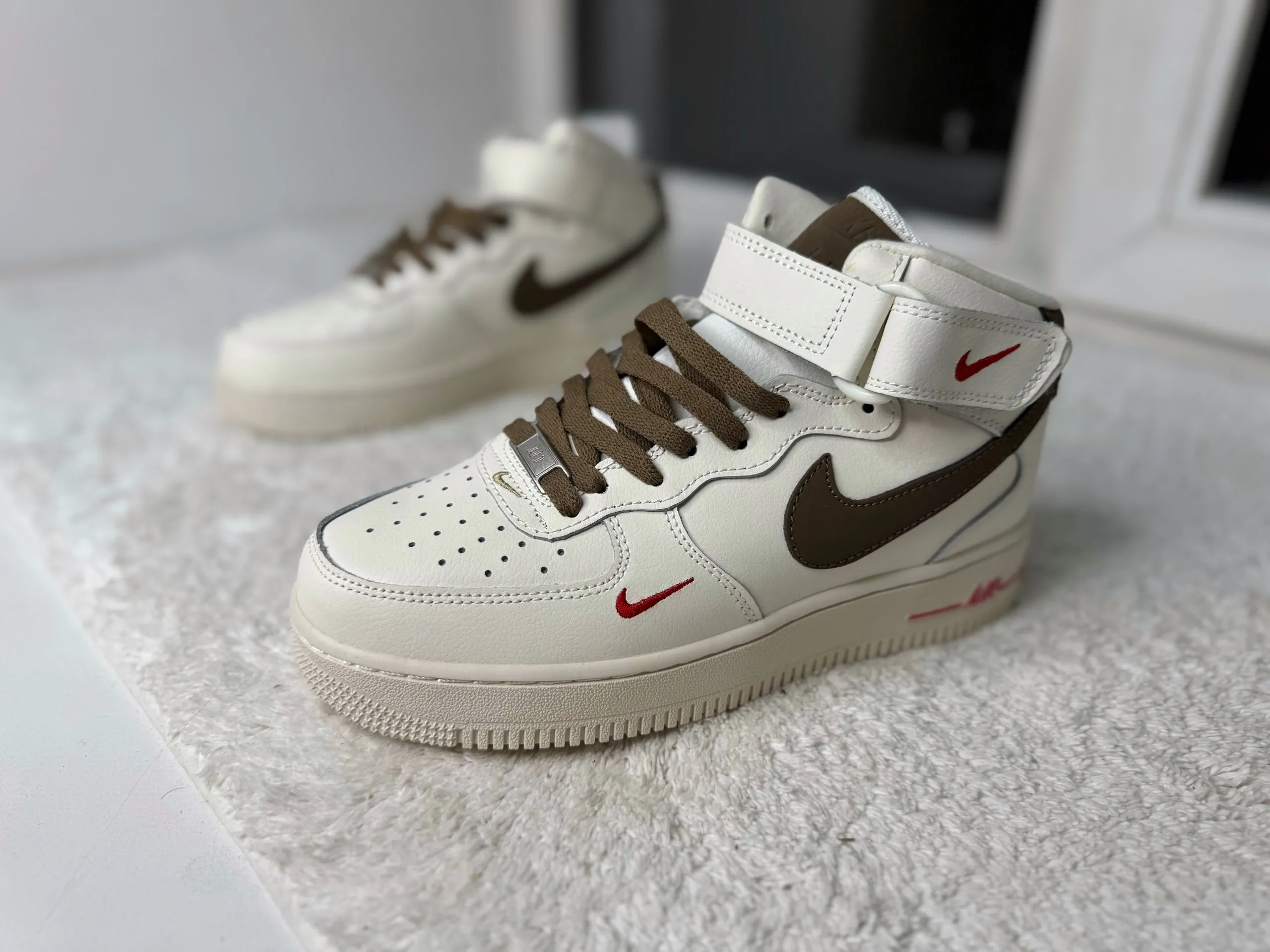 Nike Air Force LV8 бежевые с мехом
