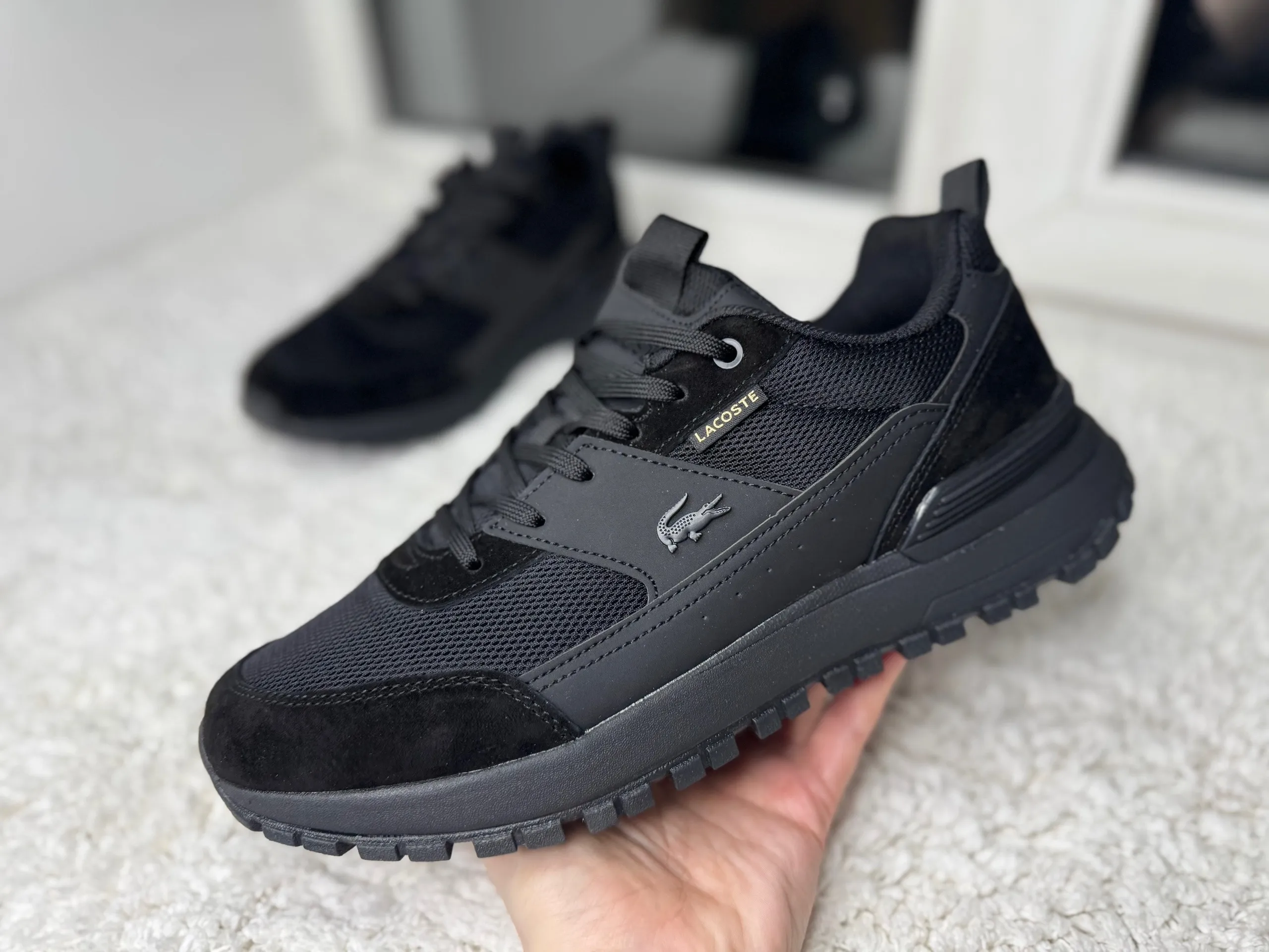 Lacoste черные