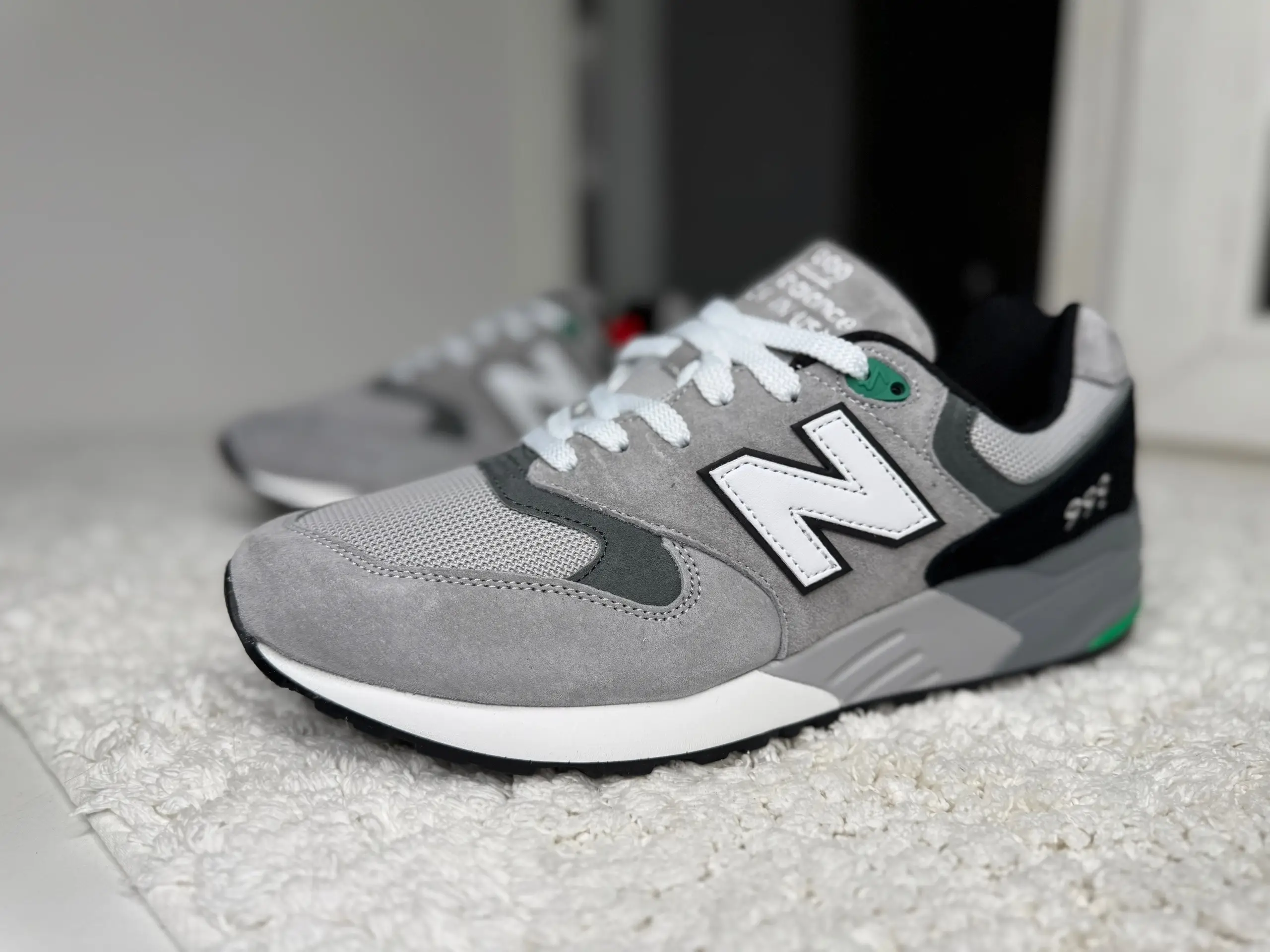 New Balance 999 светло-серые с зеленым