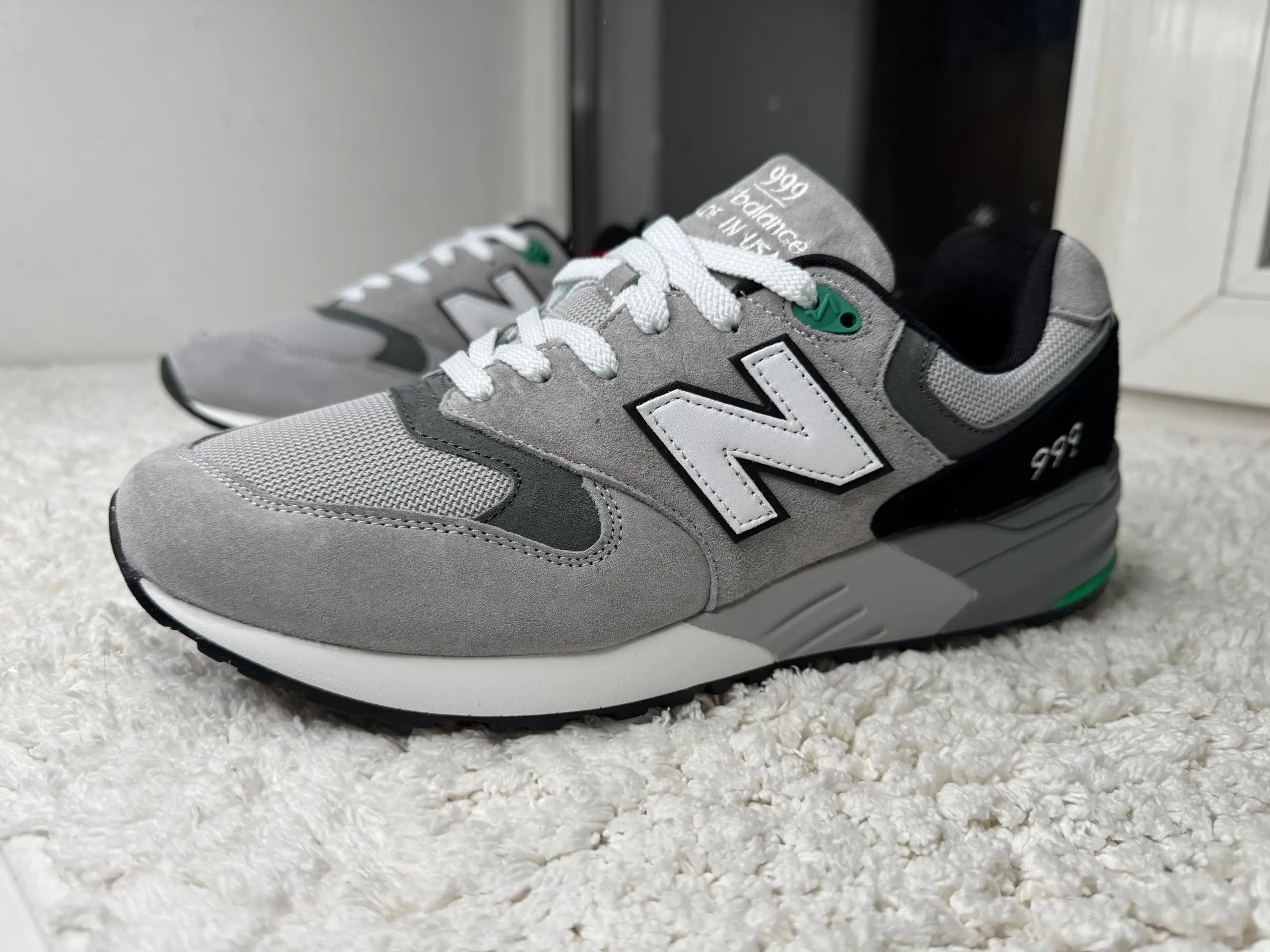 New Balance 999 светло-серые с зеленым