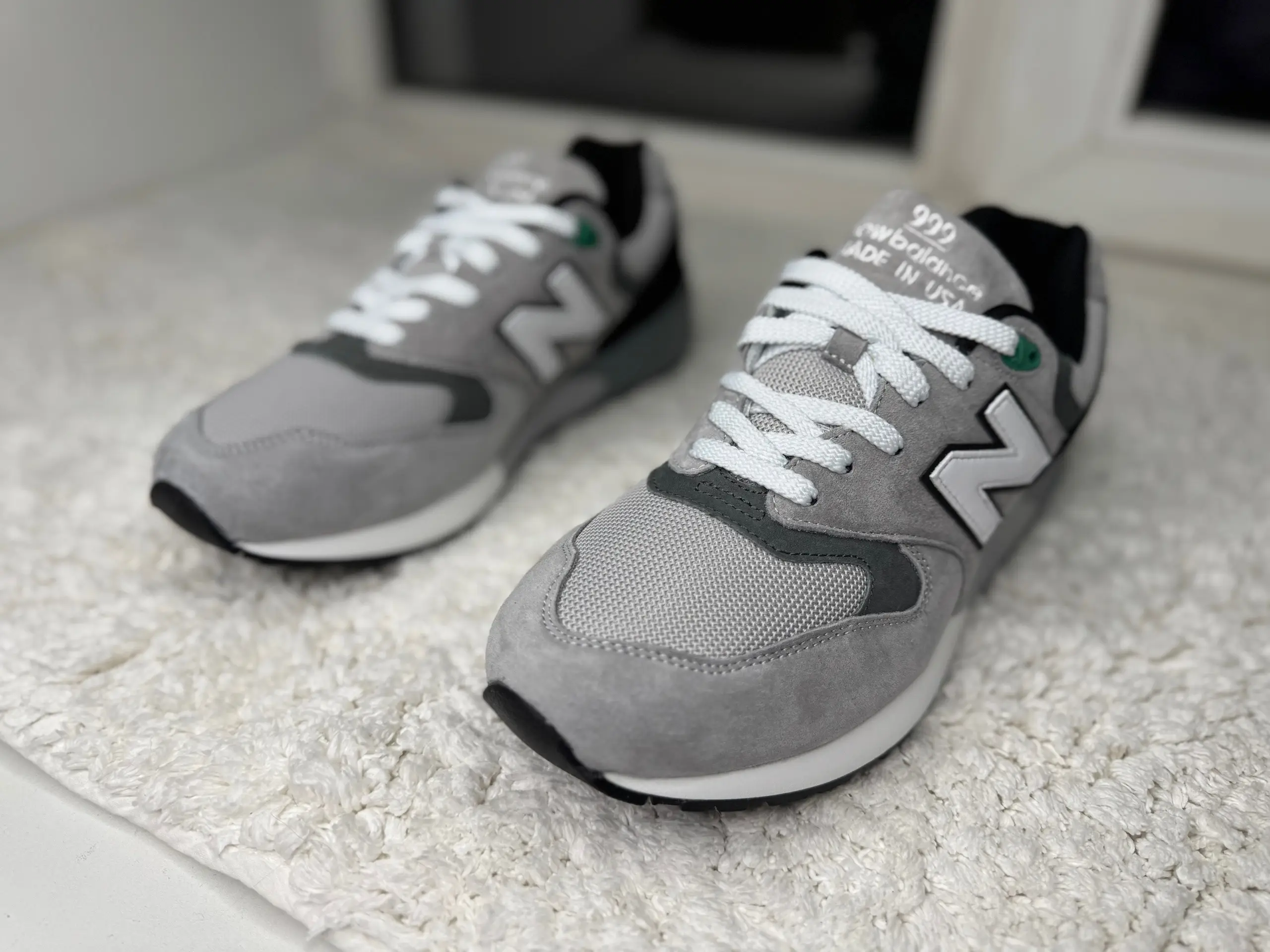 New Balance 999 светло-серые с зеленым