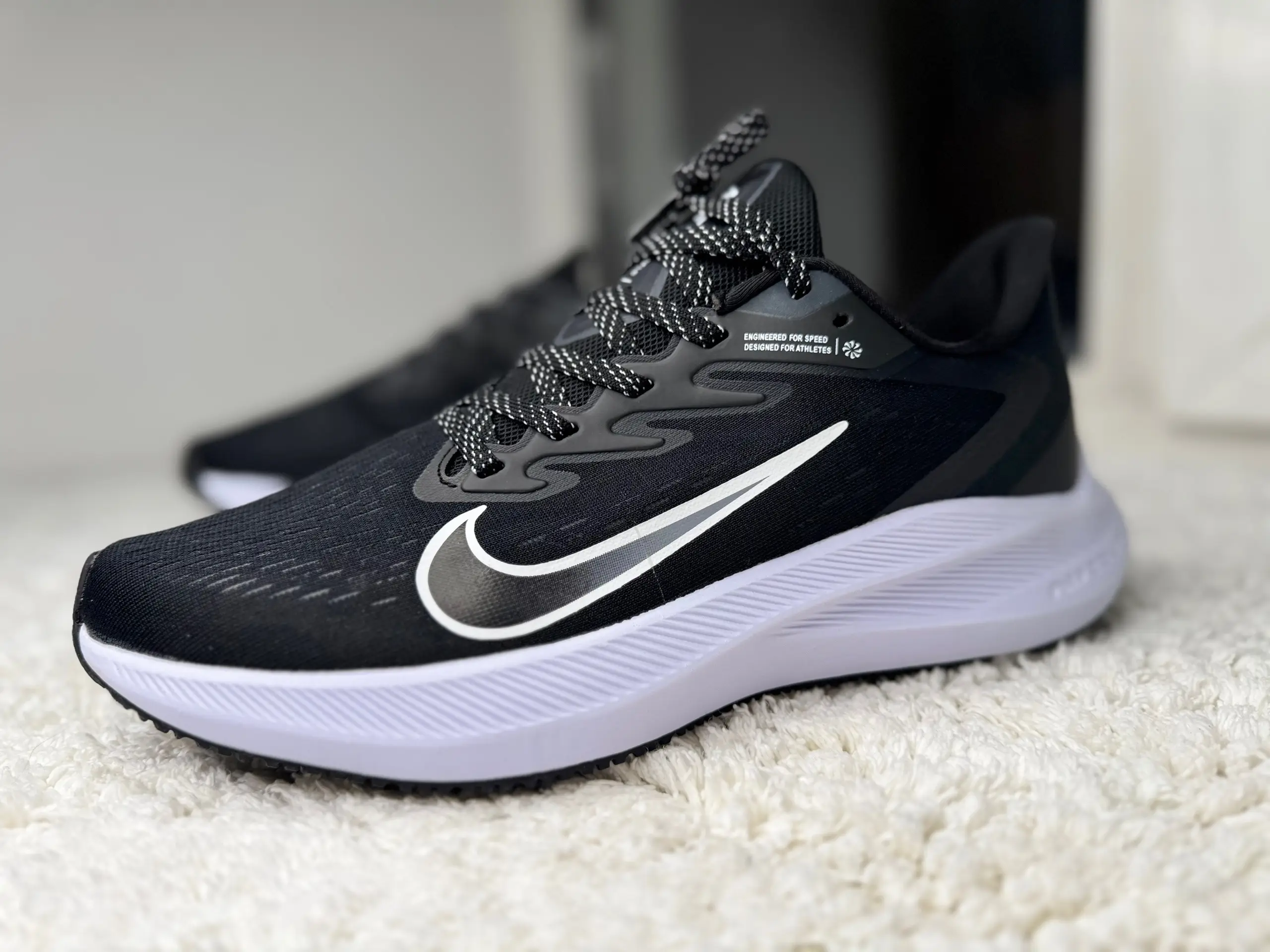 Nike Air Winflo 9 черные с белым