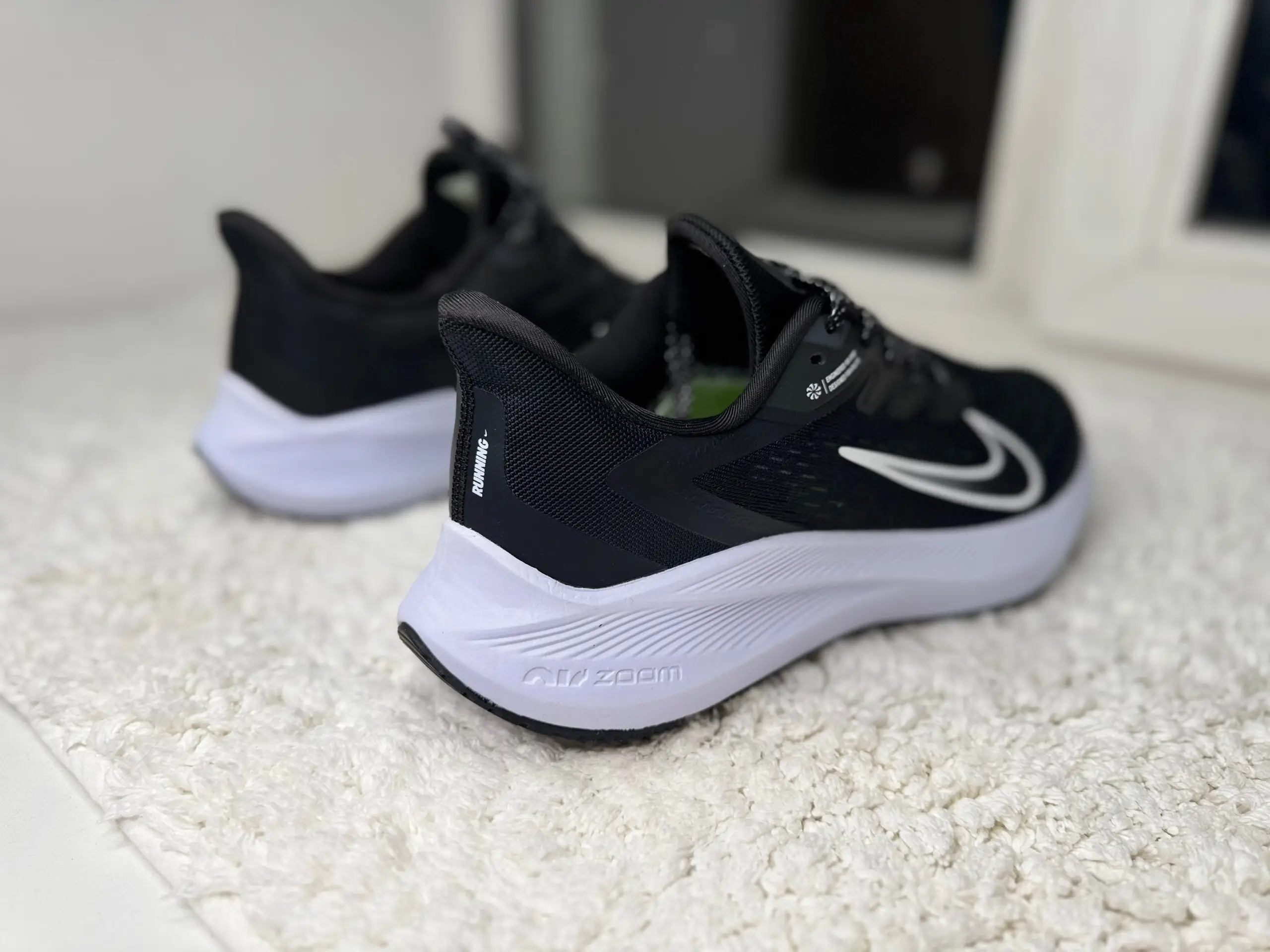 Nike Air Winflo 9 черные с белым