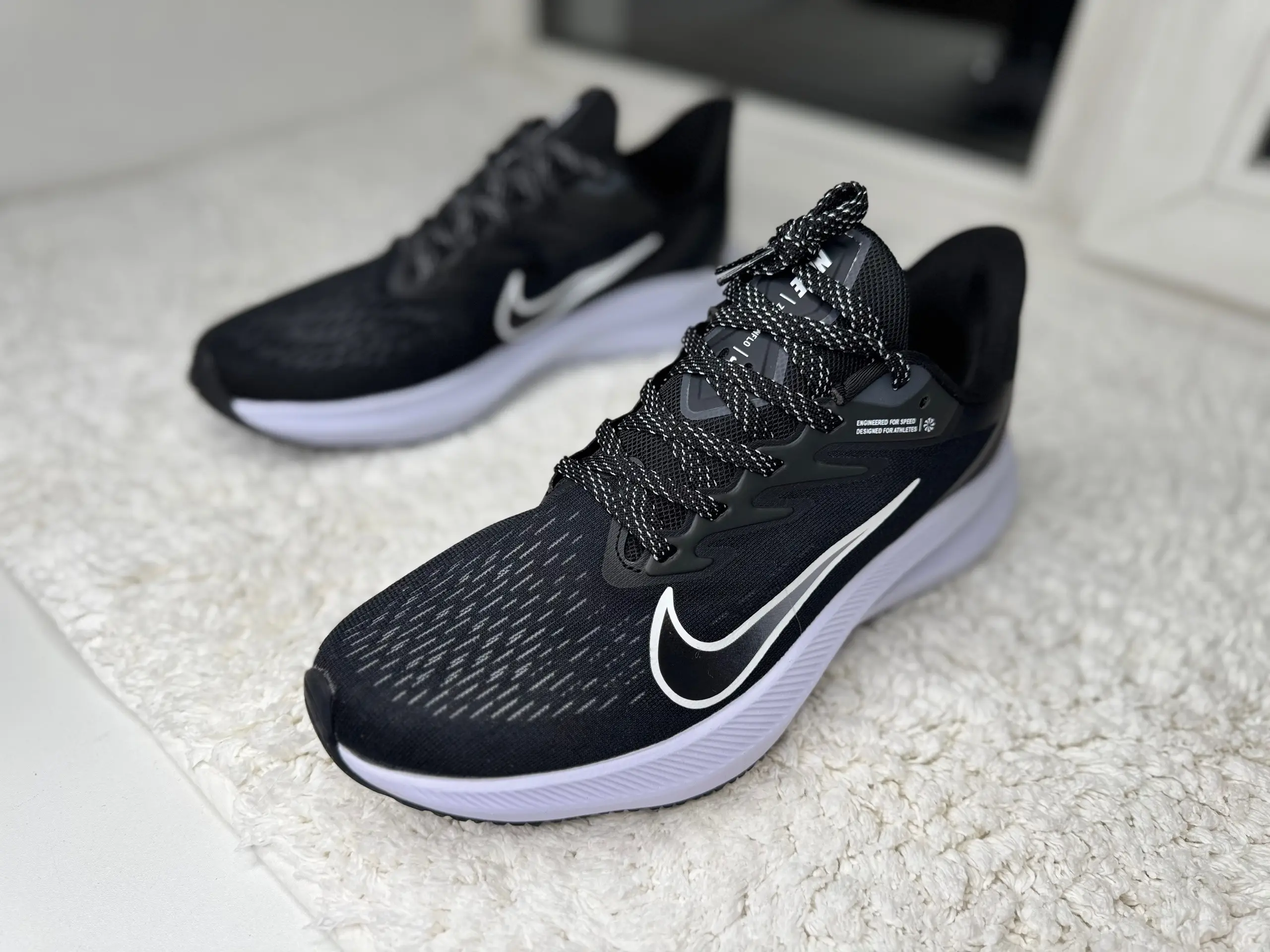 Nike Air Winflo 9 черные с белым