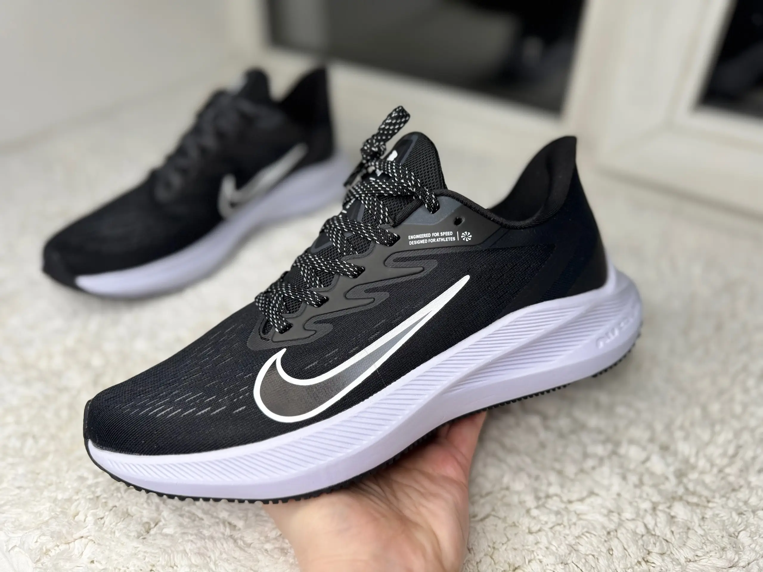 Nike Air Winflo 9 черные с белым