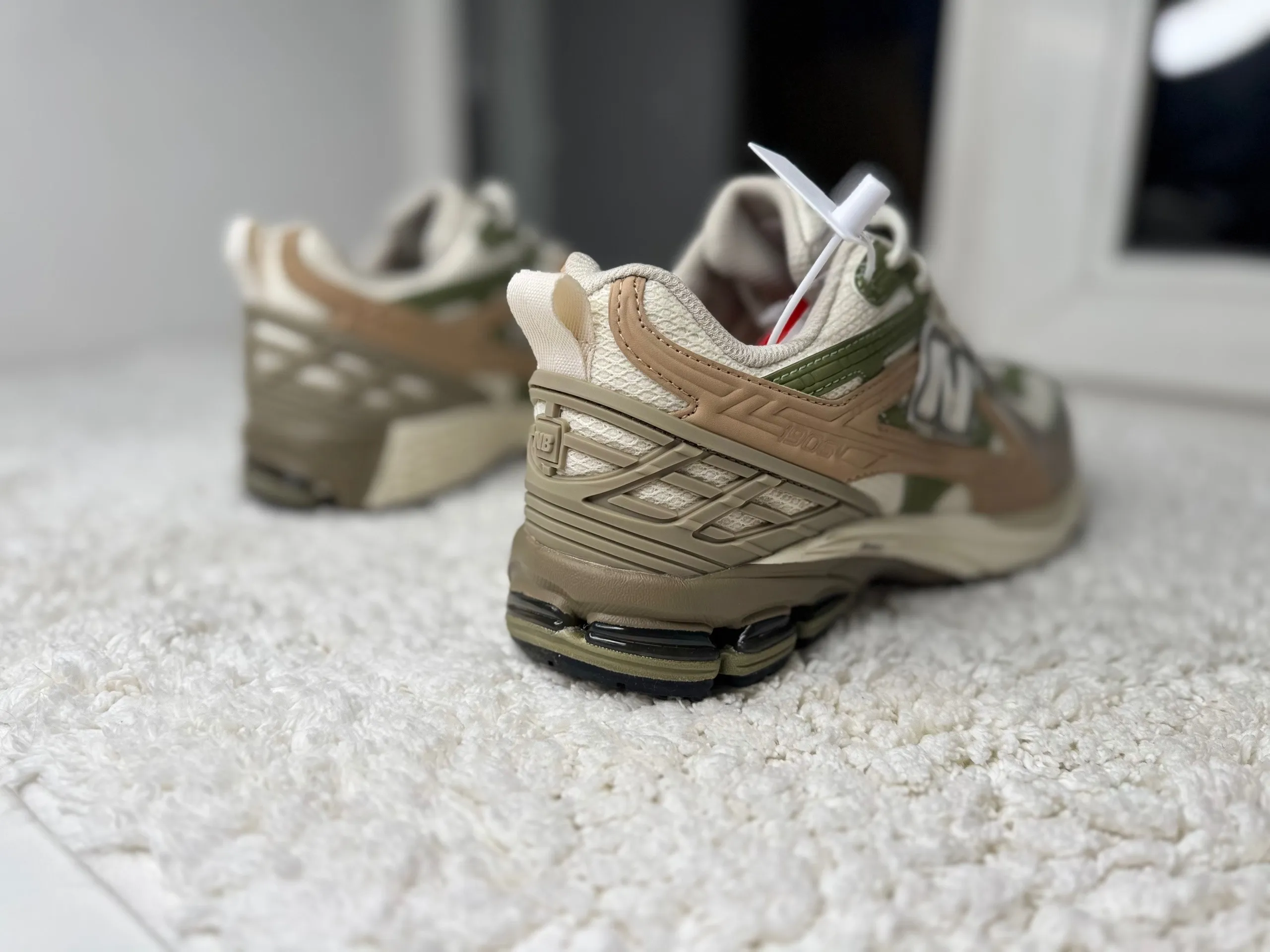 New Balance 1906 Utility бежевые с зеленым