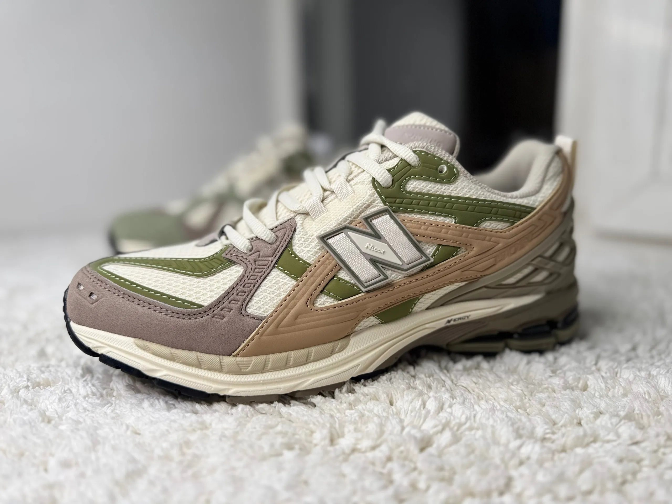 New Balance 1906 Utility бежевые с зеленым